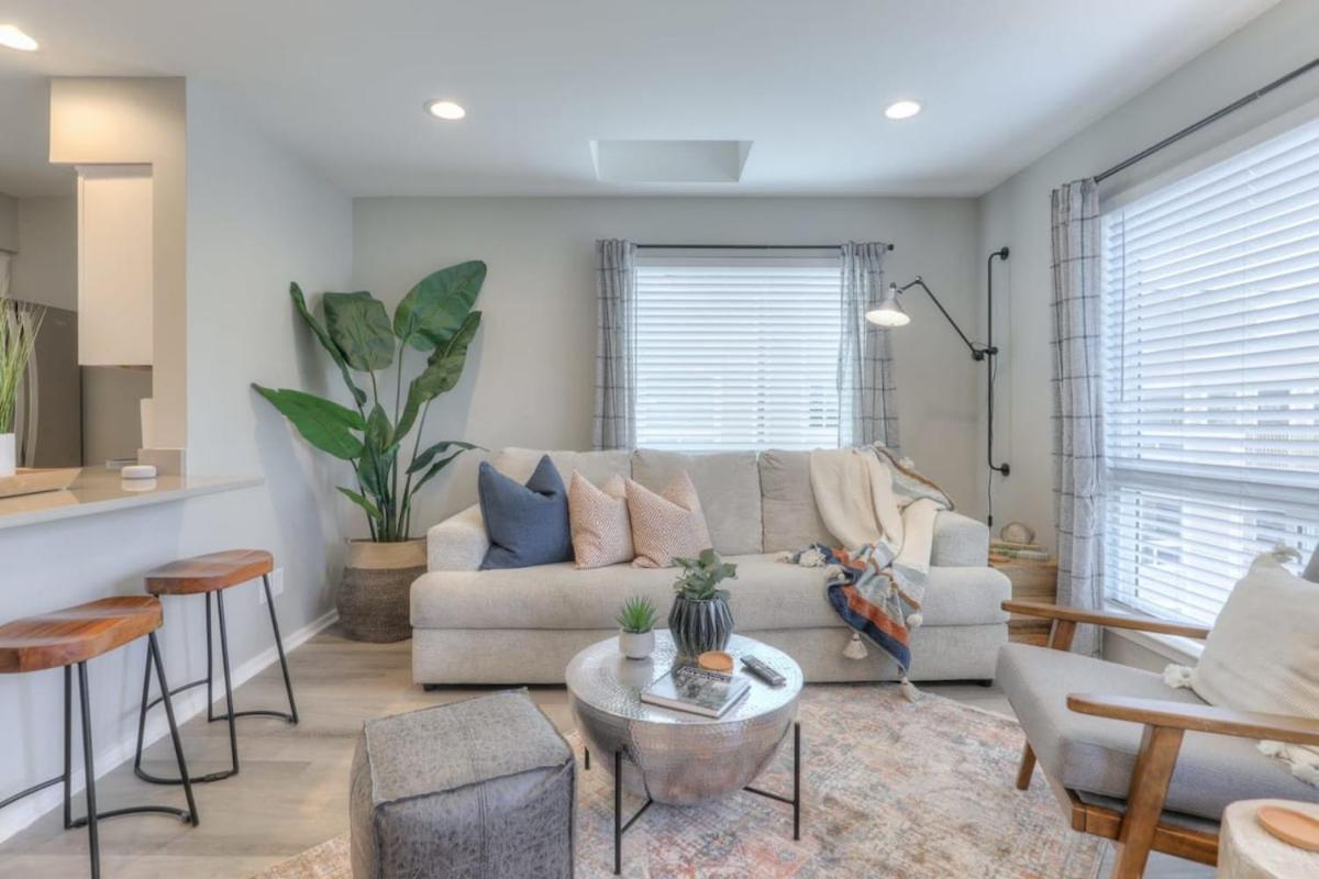Walk To Broadway Riverfront Condo With Pool Nashville Exteriör bild