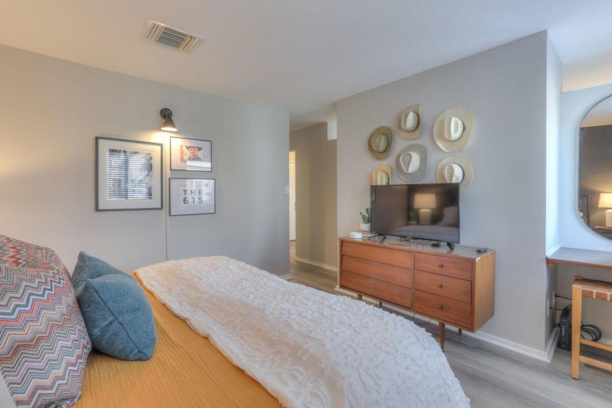 Walk To Broadway Riverfront Condo With Pool Nashville Exteriör bild