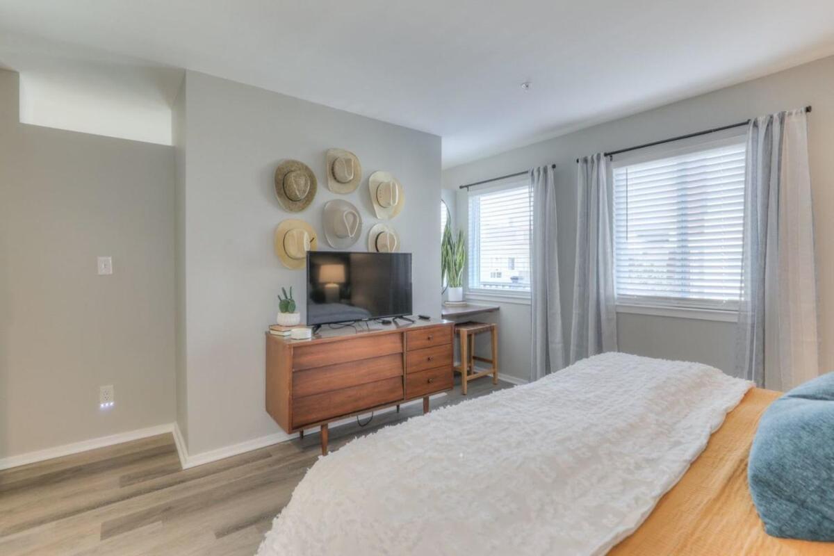 Walk To Broadway Riverfront Condo With Pool Nashville Exteriör bild
