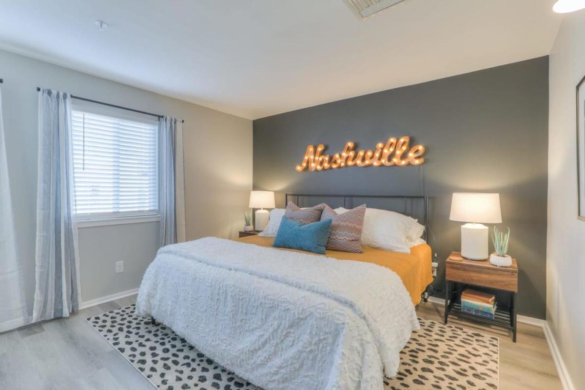 Walk To Broadway Riverfront Condo With Pool Nashville Exteriör bild