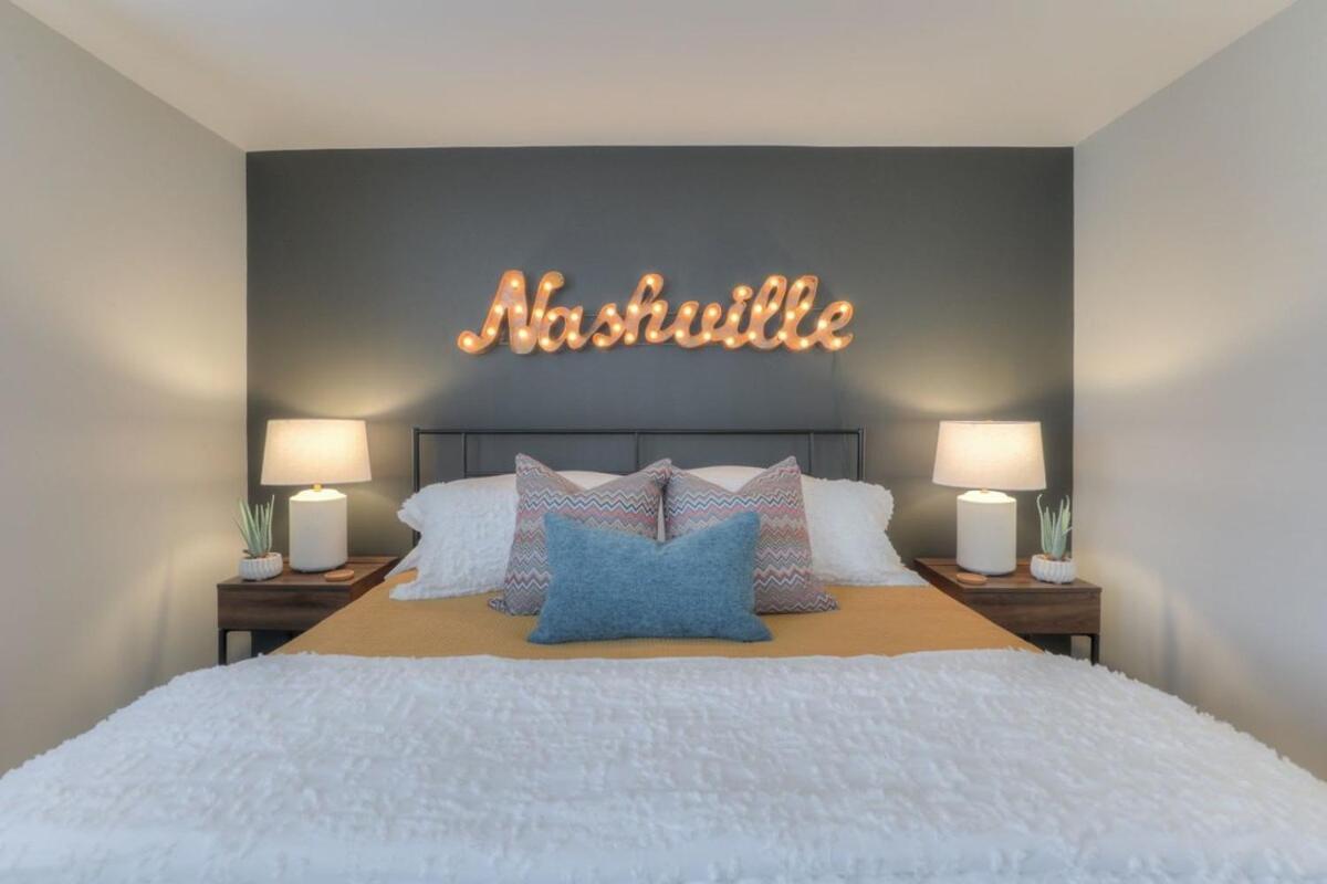 Walk To Broadway Riverfront Condo With Pool Nashville Exteriör bild