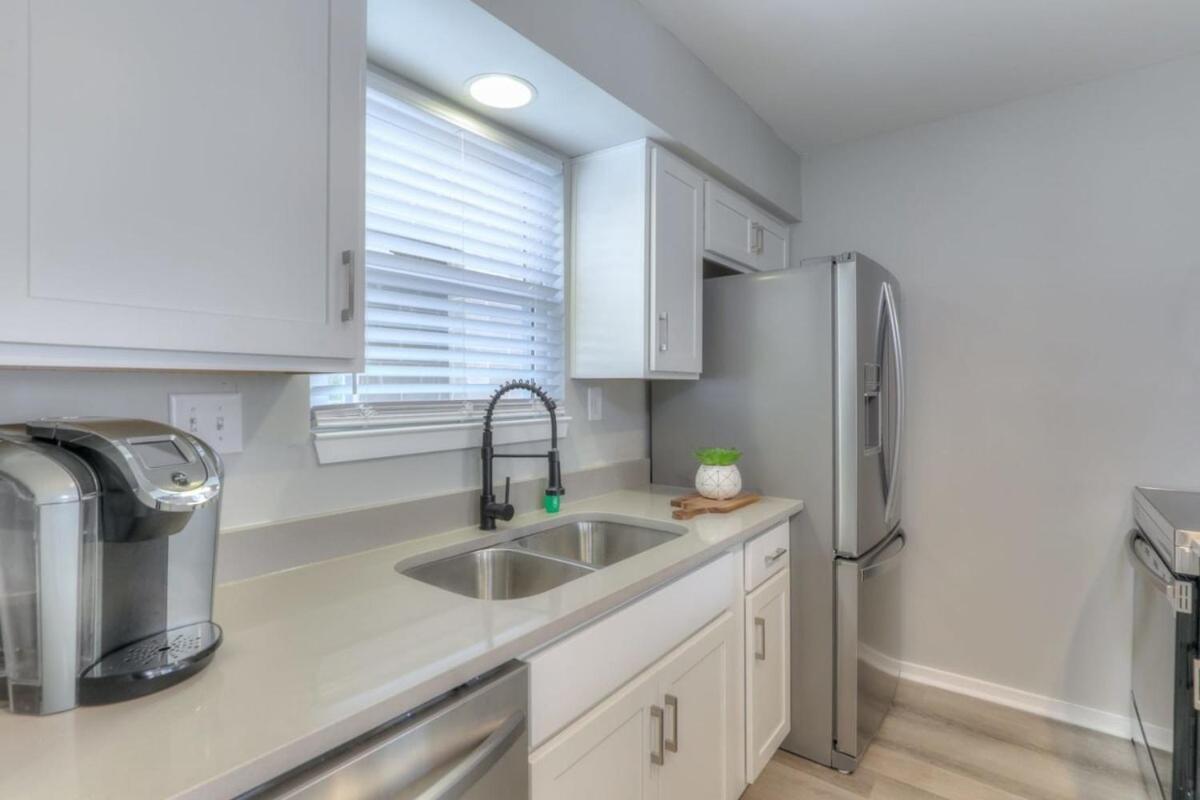 Walk To Broadway Riverfront Condo With Pool Nashville Exteriör bild