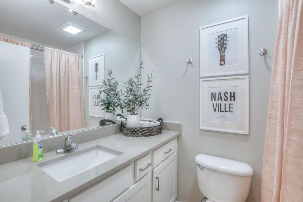 Walk To Broadway Riverfront Condo With Pool Nashville Exteriör bild