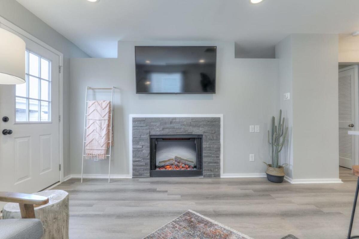 Walk To Broadway Riverfront Condo With Pool Nashville Exteriör bild