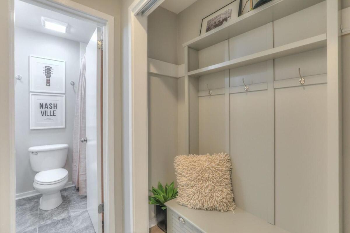 Walk To Broadway Riverfront Condo With Pool Nashville Exteriör bild