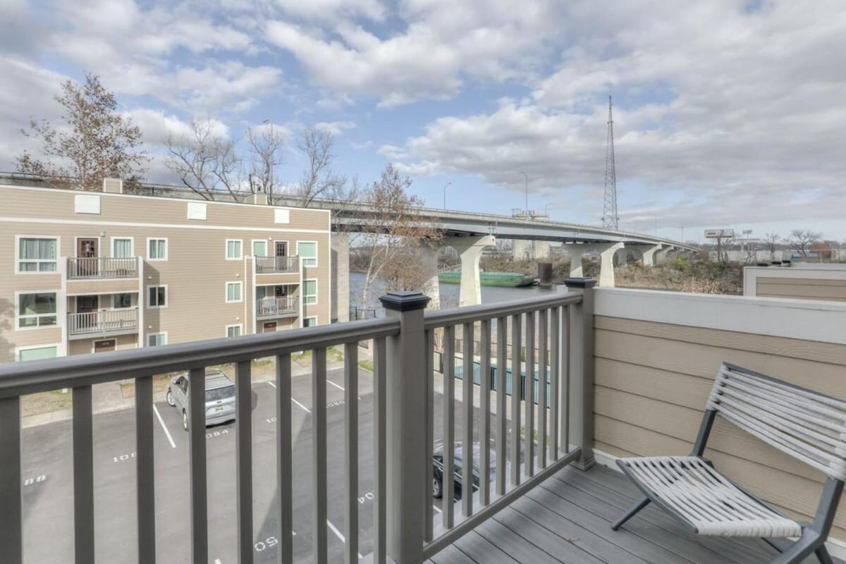 Walk To Broadway Riverfront Condo With Pool Nashville Exteriör bild