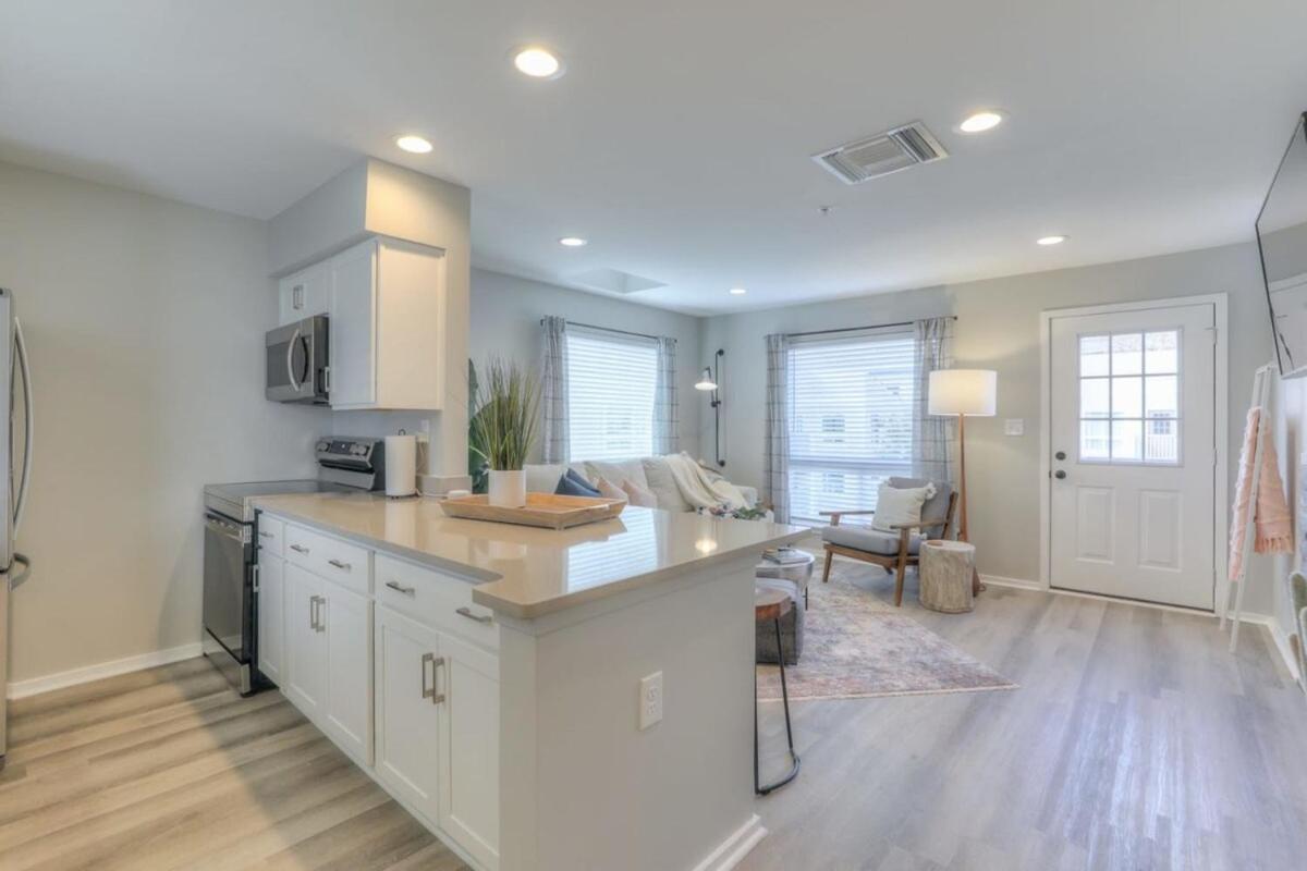 Walk To Broadway Riverfront Condo With Pool Nashville Exteriör bild