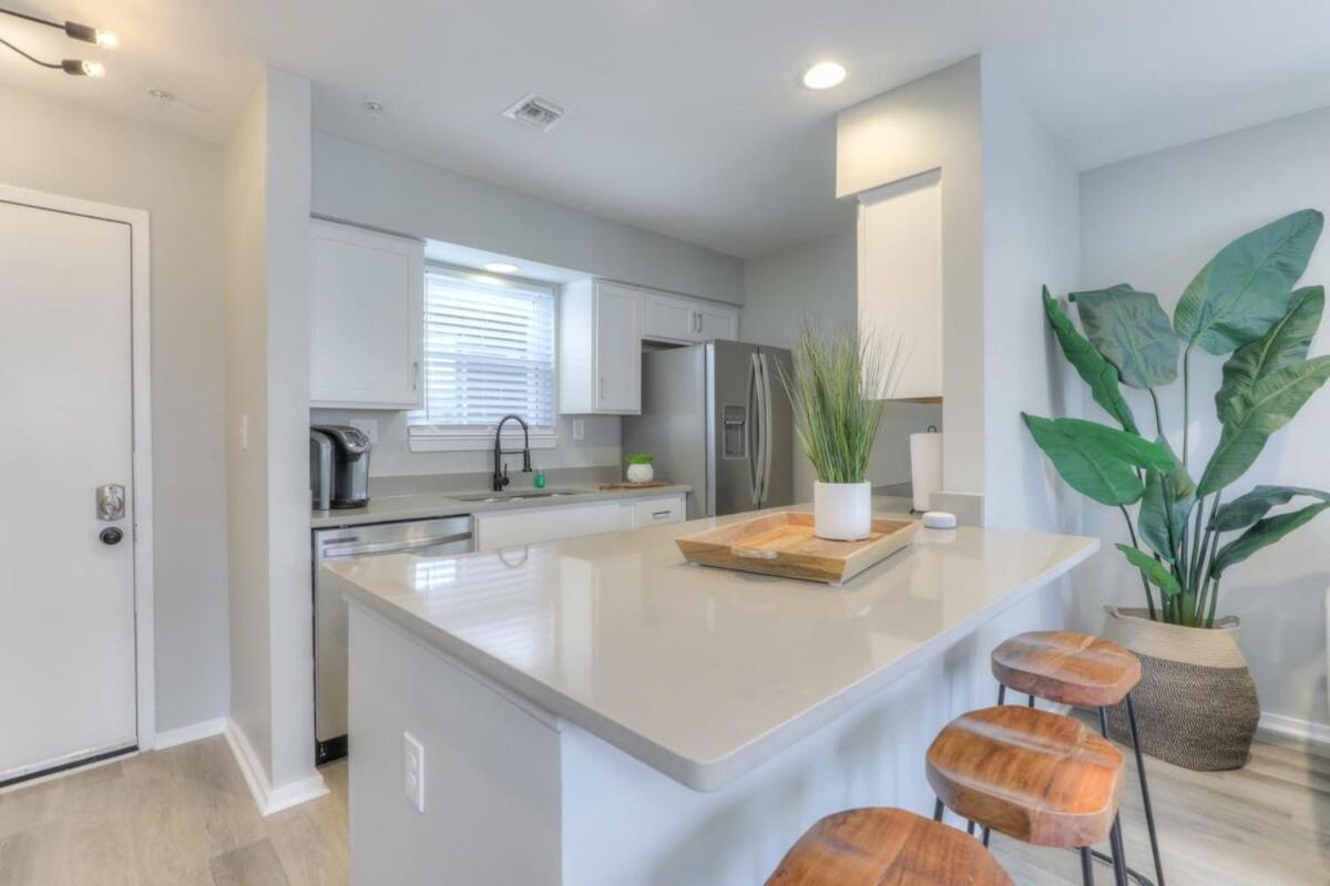 Walk To Broadway Riverfront Condo With Pool Nashville Exteriör bild