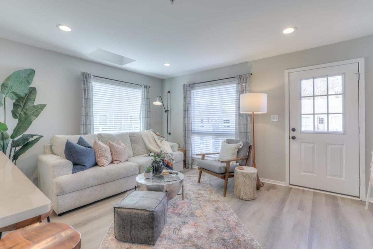 Walk To Broadway Riverfront Condo With Pool Nashville Exteriör bild