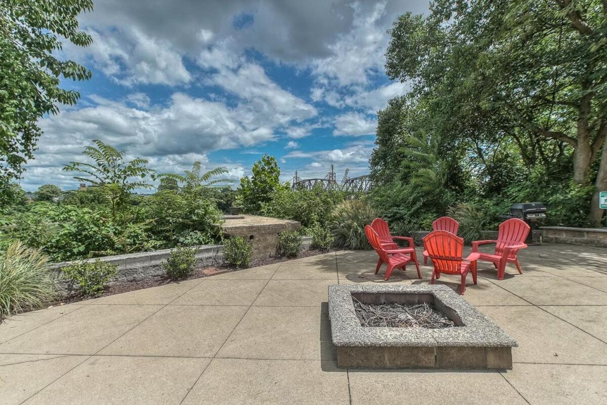 Walk To Broadway Riverfront Condo With Pool Nashville Exteriör bild