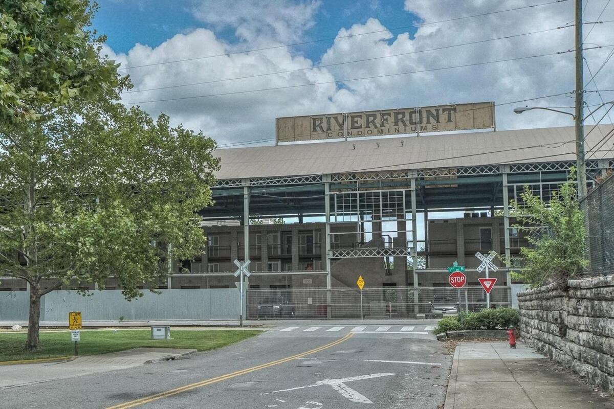 Walk To Broadway Riverfront Condo With Pool Nashville Exteriör bild