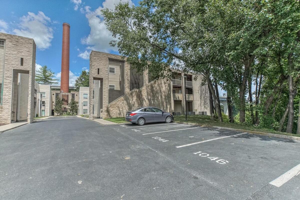 Walk To Broadway Riverfront Condo With Pool Nashville Exteriör bild
